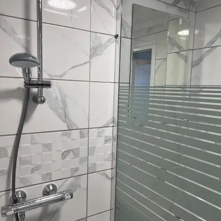 камелия بوموري